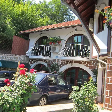 Guest house The Beautiful House 2*